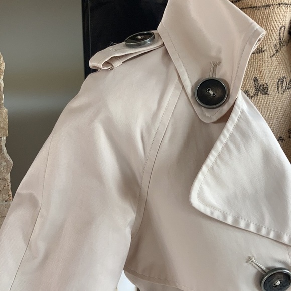 green with envy light tan/creamy beige trench coat with belt Size M - Picture 4 of 12